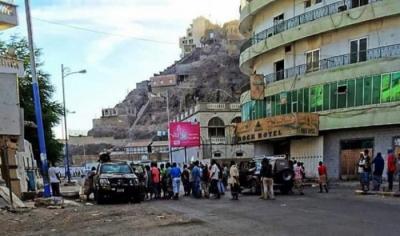 عاجل : سقوط طفل وإمرأة جراء إشتباكات مسلحة وعنيفة في التواهي بعدن