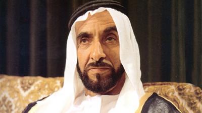 شاهد صور نادرة للشيخ زايد في جلسة سمر بعدن 