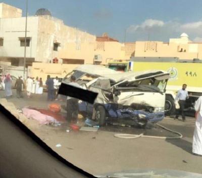 شاهد بالفيديو والصور: الحادث المروع الذي هز المدينة المنورة وسقط قتلى بينهم طلاب وطالبات