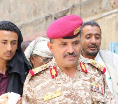 قائد محور تعز يتمرد على قرار عسكري للرئيس هادي (تفاصيل + صورة)