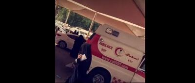فيديو لحظة الحادثة: طالبة تضع مولودها أمام بوابة جامعة في السعودية