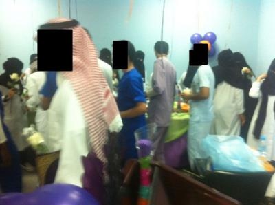 ضبط 4 مقيمين نظموا "حفلاً ماجناً" ويقدم الخمور في الرياض السعودية! (صور) 