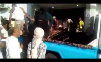 شاهد أول فيديو لحادثة تفجير الصولبان بعدن صباح اليوم وسقوط عشرات القتلى والجرحى