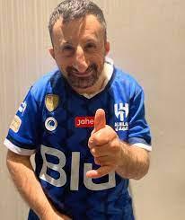 صورة كوكسال بابا بقميص الهلال تقلب مواقع التواصل الاجتماعي