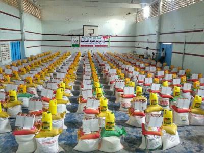 رباط الخير تنفذ مشروع توزيع 200 سلة غذائية في تعز