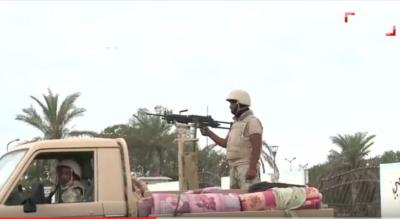 اليمن : تدفق الاسلحة للحوثيين يأتي عن طريق الشرعية التابعه لهادي من عدن بتسهيلات من مسؤولين كبار (فيديو)