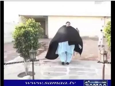شاب يحمل 5 آلاف كليو ويوقف جرار بيد واحدة وهذا ما يأكله يومياً (الفيديو)