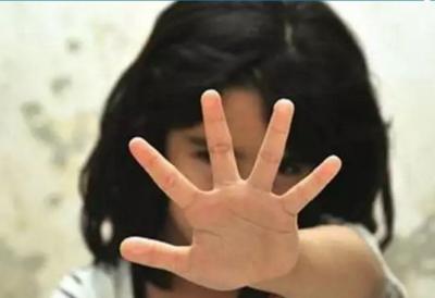 رجل يتحرش جنسيًا بنحو 200 طفلة خلال هذه المدة
