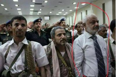 اليمن: ناشطون ينشرون صورة لمحافظ الحديدة الجديد الذي عينه هادي وهو برفقة القيادي الحوثي أبو علي الحاكم (صورة)