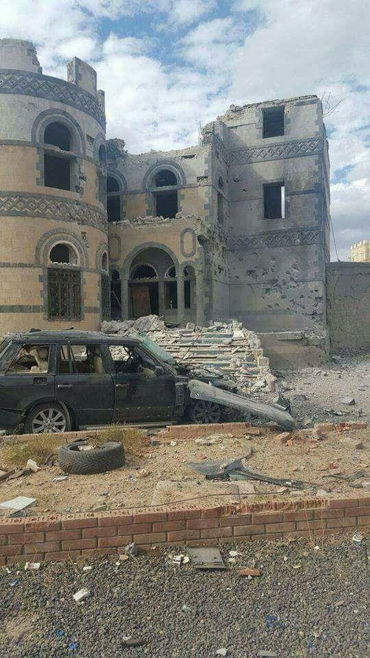 اليمن : شاهد بالصور حجم الدمار بمنزل الشيخ القبلي (الغادر) الذي قصفته طائرات التحالف اليوم