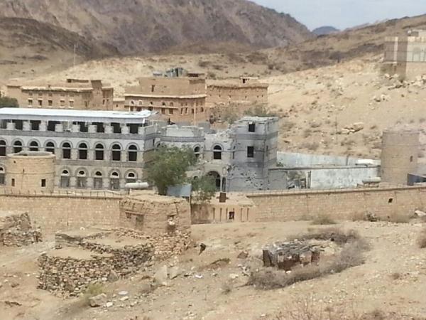 اليمن : شاهد بالصور حجم الدمار بمنزل الشيخ القبلي (الغادر) الذي قصفته طائرات التحالف اليوم اليمن : شاهد بالصور حجم الدمار بمنزل الشيخ القبلي (الغادر) الذي قصفته طائرات التحالف اليوم