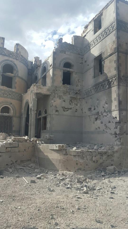 اليمن : شاهد بالصور حجم الدمار بمنزل الشيخ القبلي (الغادر) الذي قصفته طائرات التحالف اليوم اليمن : شاهد بالصور حجم الدمار بمنزل الشيخ القبلي (الغادر) الذي قصفته طائرات التحالف اليوم