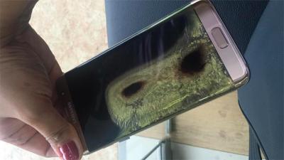 «فيديو» هكذا انفجر هاتف جلاكسي s7 داخل سيارة هذه الفتاة
