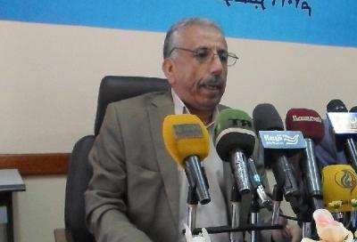 اليمن : القائم بأعمال مصلحة الجمارك: 6مليار ايرادات الحديدة ويضع الحل للبيانات الجمركية للسيارات المرسمة في منفذ شحن الخاضع للشرعية
