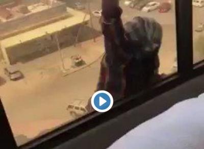 شاهد بالفيديو : كويتية  تصور مشهد للخادمة اثناء انتحارها وترفض مساعدها