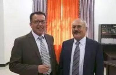 اليمن : محامي الرئيس السابق " صالح " يكشف خطوات الإنقلاب القادم ويهدد الحوثيين بالكنس