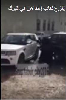 شاهد بالفيديو  شاب يتحرش بـ 4 سعوديات وينزع نقاب إحداهن في السعودية  