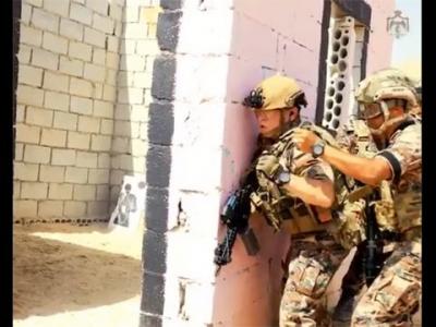 شاهد بالفيديو: الملك الأردني عبد الله الثاني يقود مناورة عسكرية بالذخيرة الحية