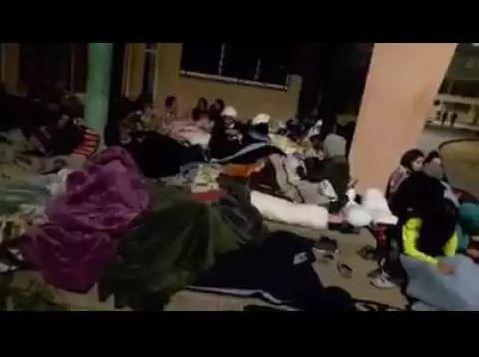 طالبات مغربيات يفترشن العراء احتجاجا على تعرضهن للتحرش الجنسي (فيديو)