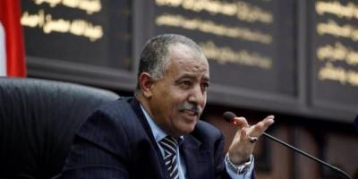 اليمن : مجلس النواب يلزم حكومة بن حبتور  بصرف رواتب الموظفين نهاية كل شهر بدءاً من شهر ..  (فيديو)