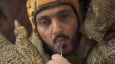 فيديو: اكتشف حقيقة المشروب الذي يتناوله رامز جلال وهو داخل مجسّم حيوان (الكومودو)