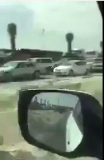 شاهد بالفيديو : اعداد كبيرة من اهالي قطر مغادرين السعودية بعد قطع العلاقات مع السعودية