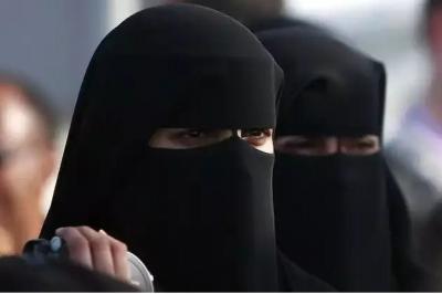 السعودية تمنع مواطنة سعودية  تحمل الجنسية القطرية من دخول المملكة للمشاركة  بجنازة والدها!!