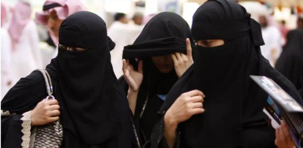 صحيفة مكة السعودية تشبه حجاب السعوديات بـ(البطريق) وتثير جدلاً واسعاً (صوره)