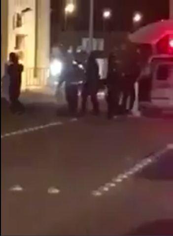 شاهد بالفيديو اعتداء على رجال الامن بمنفذ النويصيب في الكويت 
