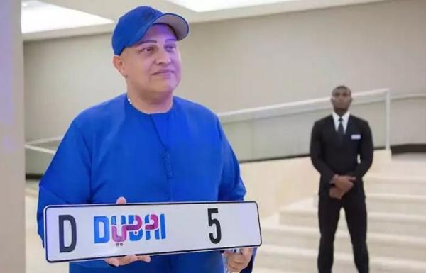 هندي يشتري لوحتيْ سيارة في دبي بملايين الدولارات (شاهد قيمتها)