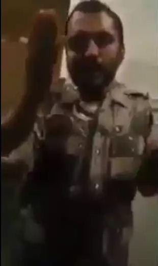 جندي سعودي مهاجما أمراء المملكة: “بسبب تكرمكم علينا اقتصرنا وجباتنا إلى وجبتين (فيديو)