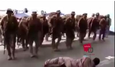 شاهد بالفيديو لحظة الانزال البحري العسكري للقوات السعودية في عدن جنوب اليمن