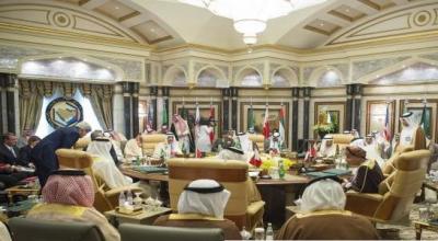 الأزمة الخليجية تهدّد مجلس التعاون بالتفكّك والإمارات طرحت مغادرة قطر وتحالفات جديدة بالمنطقة