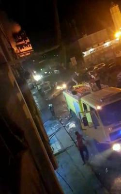 اليمن :شاهدوا بالفيديو احراق مقر حزب الاصلاح الليله في عدن من قبل قوات شلال شايع 