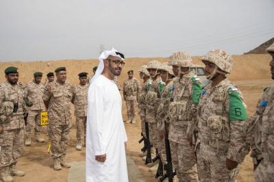 هتلر الإمارات يشرف على نقل معتقلين يمنيين من سجون عدن إلى قاعدة إماراتية في أريتريا