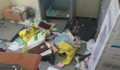 اليمن : مسلحون ينهبون مبنى مديرية البريقة وإيرادات مالية ورواتب الشرطة بعدن