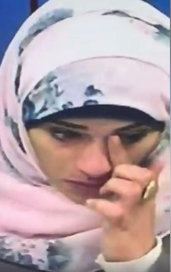 شاهد بالفيديو مذيعة قناة اليمن اليوم وهي تبكي على الهواء مباشرة على احداث الاشتباكات المسلحة بين قوات صالح والحوثيين بصنعاء