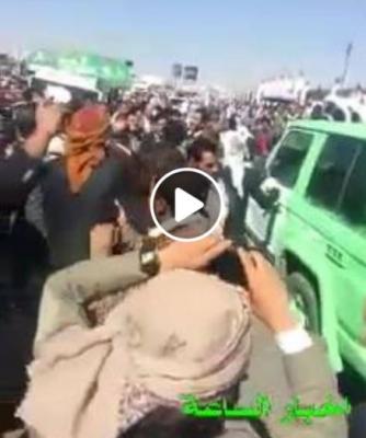 اليمن : غضب كبير بعد صلاة الجمعة بجامع الصالح وحول سيارات الحوثيون يهتفون لاحوثي بعد اليوم (فيديو)