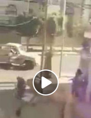 شاهد فيديو جديد للاشتباكات العنيفه بين الحوثيين وحرس صالح واعطاب احد الاطقم بصنعاء