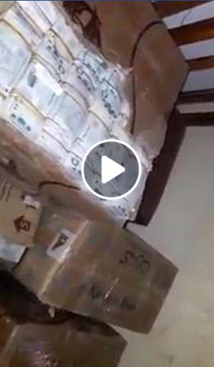اليمن : شاهدوا بالفيديو هذه الملايين التي تم ضبطها اليوم وهي في طريقها الى جماعة الحوثي