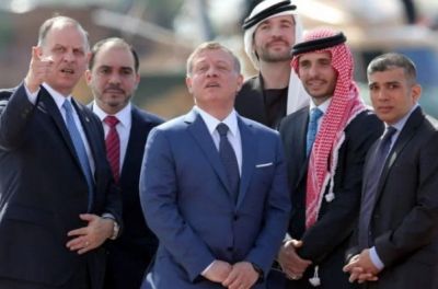 قبل أن تلتهم الثورات عروشهم هكذا يعد الزعماء العرب أبناءهم للحكم مبكرا