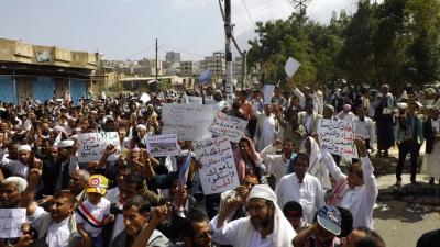 شباب الثورة بتعز يلوحون بانتفاضة شعبية تسقط سلطة المليشيات المسلحة خلال الأيام القادمة 