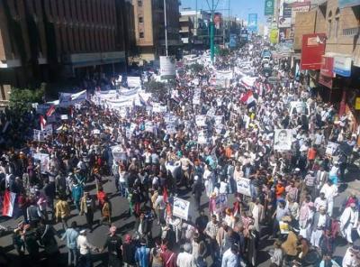 مئات الآلاف في تعز يهتفون لثورة فبراير ولاستعادة الدولة والثورة 