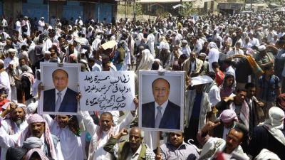 شباب الثورة في تعز للرئيس هادي ضربت بسيف السلم حتى سقطت صنعاء والشعب ينتظر قراراتك لاستعادة الدولة