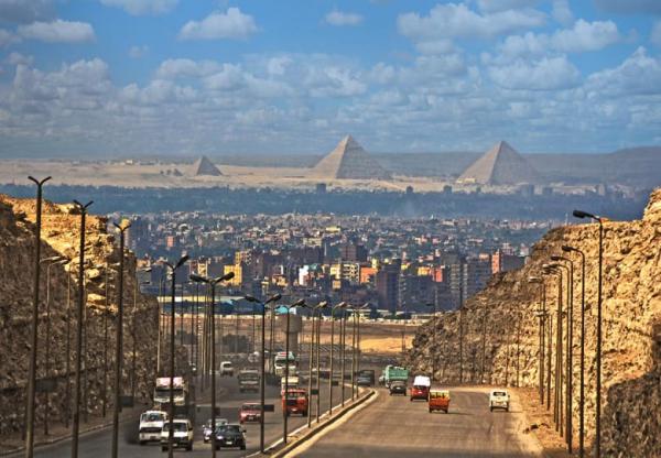 السلطات المصرية تقبض على مواطن وزوجته عرضا طفلتهما للبيع عبر "فيسبوك"