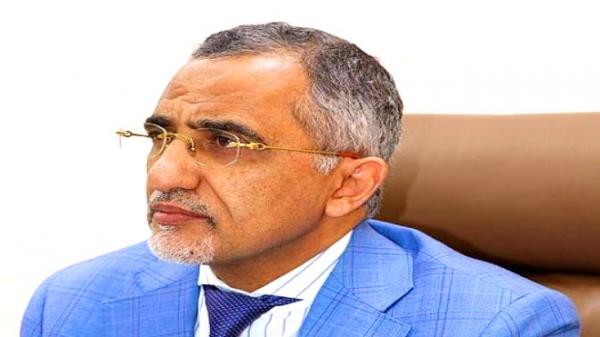 محافظ البنك المركزي السابق  يدافع عن نفسه من اتهامات نهب الوديعة السعودية ويتهم الحكومة (بيان)