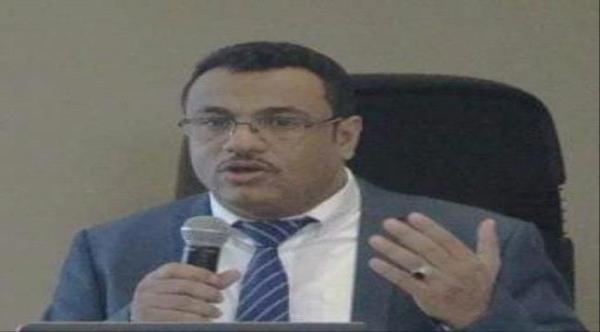 وزير النفط  في حكومة هادي يلغي الزيادة في أسعار المشتقات النفطية بحضرموت ويعتبرها غير قانونية 