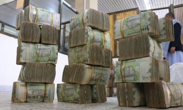حكومة صنعاء توجه بصرف "نصف راتب" لكافة موظفي الدولة 