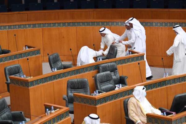 عراك بالأيدي بين أعضاء مجلس الأمة بالكويت(صور)