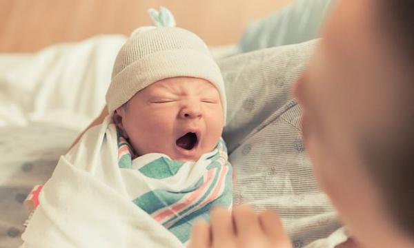 في حالة نادرة تسجل لأول مرة في العالم..طفل يولد بثلاثة أعضاء ذكرية في هذا البلد العربي